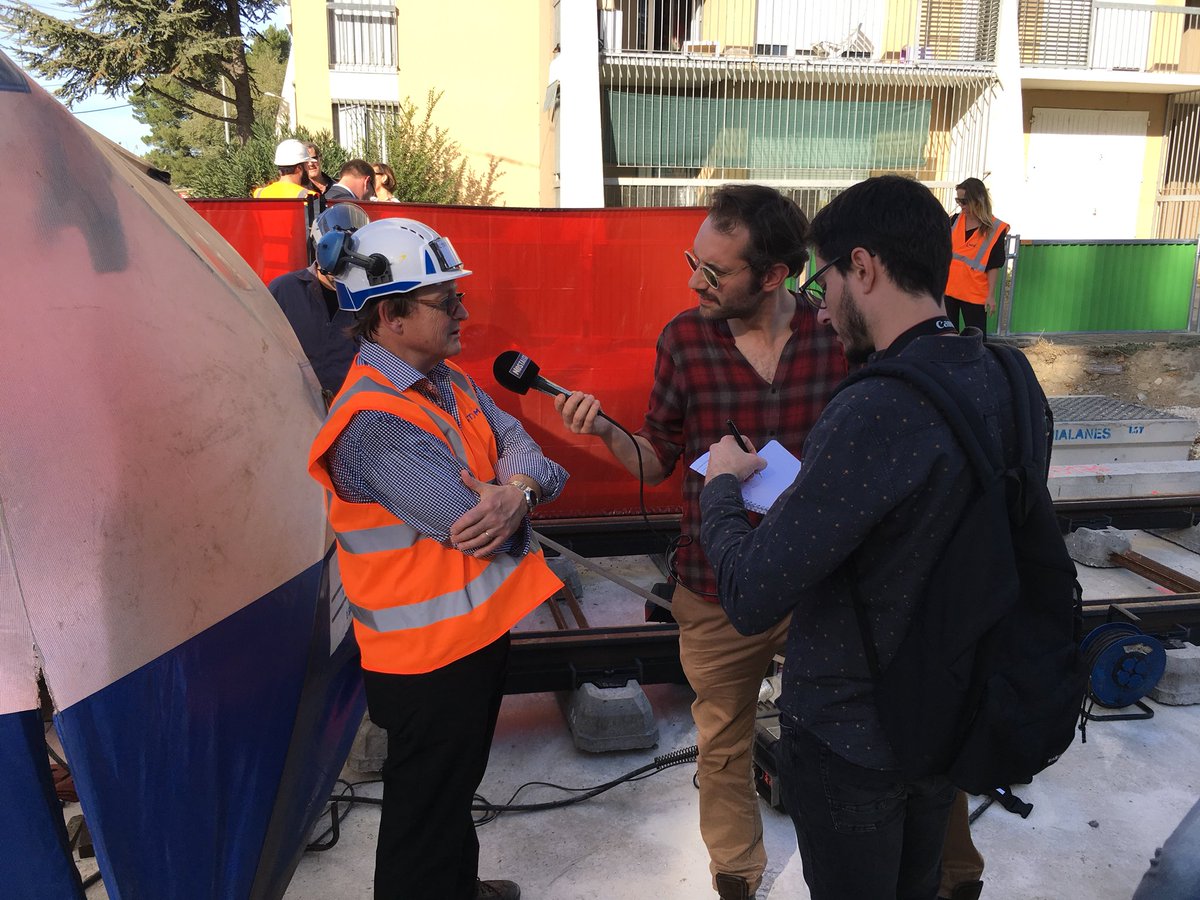 GainManuel's tweet photo. première soudure de rails du #tramway du Grand #Avignon avec les équipes de @groupe_NGE  #multimetiers #tso #guintoli #ehtp #agilis #HubNGE https://t.co/SAuNzpYwUJ