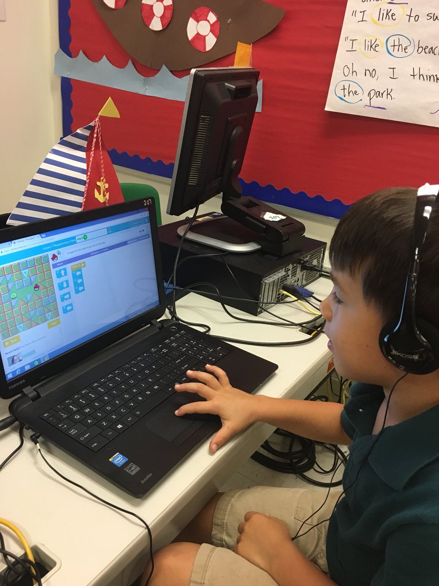 WandaVinsongirl's tweet photo. #kindergartencoder So excited - thanks @codeorg @TampaBaySTEM @HCPSMagnet #HCPSTeach https://t.co/1czjTFqPTl