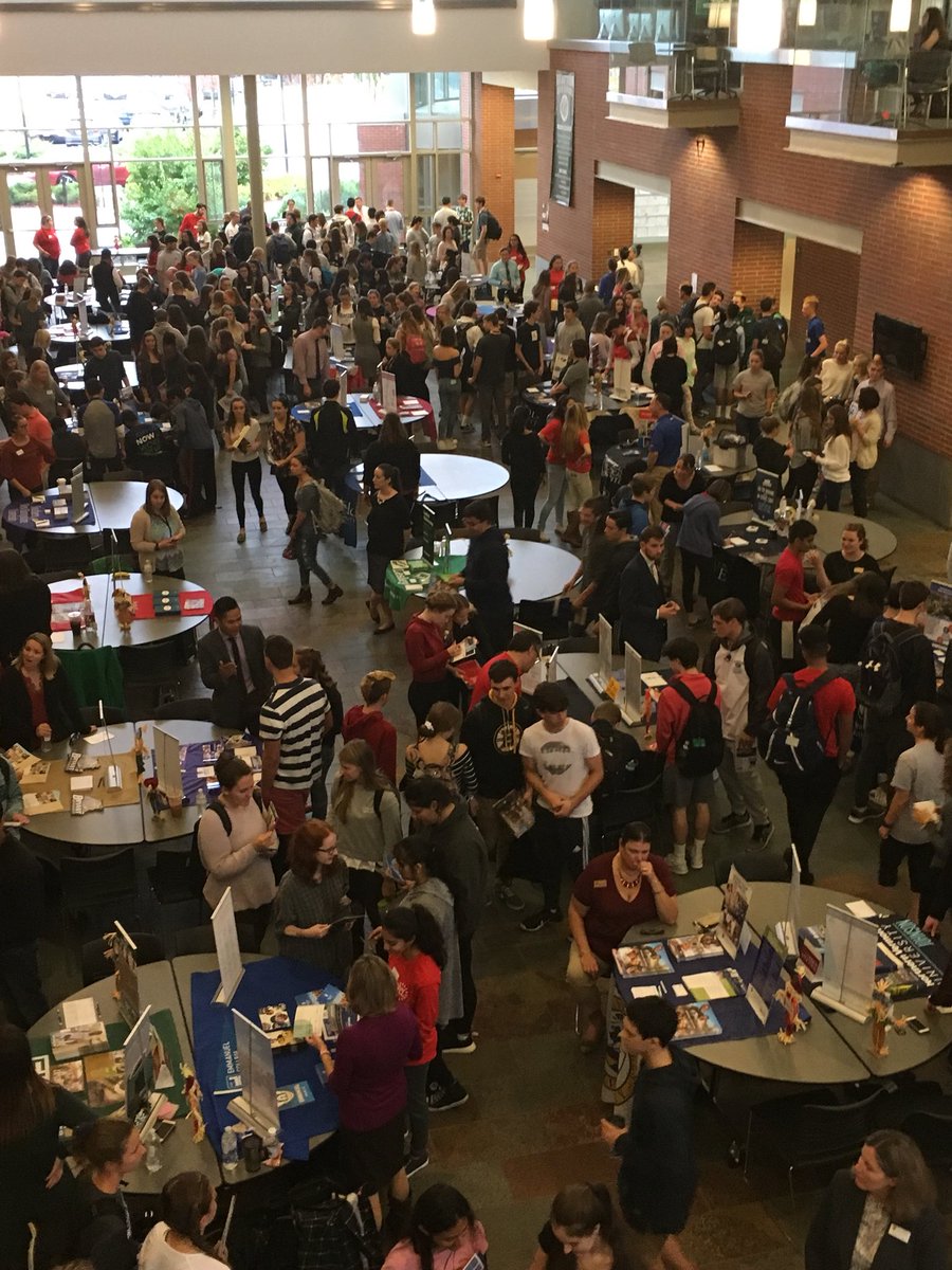 GraftonGuide's tweet photo. Thanks to admissions reps for coming to talk to the @GHSClass2018 @Grafton2019 about the campus and programs! https://t.co/aaskQa2wwZ