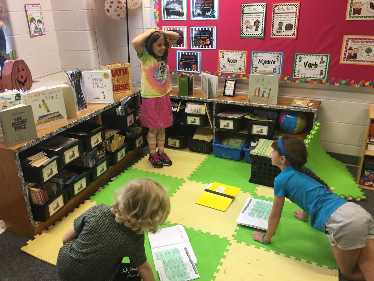 MsMacJack's tweet photo. Acting out our word study words to show our understanding of the definitions! ✏️ #phesbulldogs #sillyinsecond @APS_ELA_Elem https://t.co/brniOtn6gP