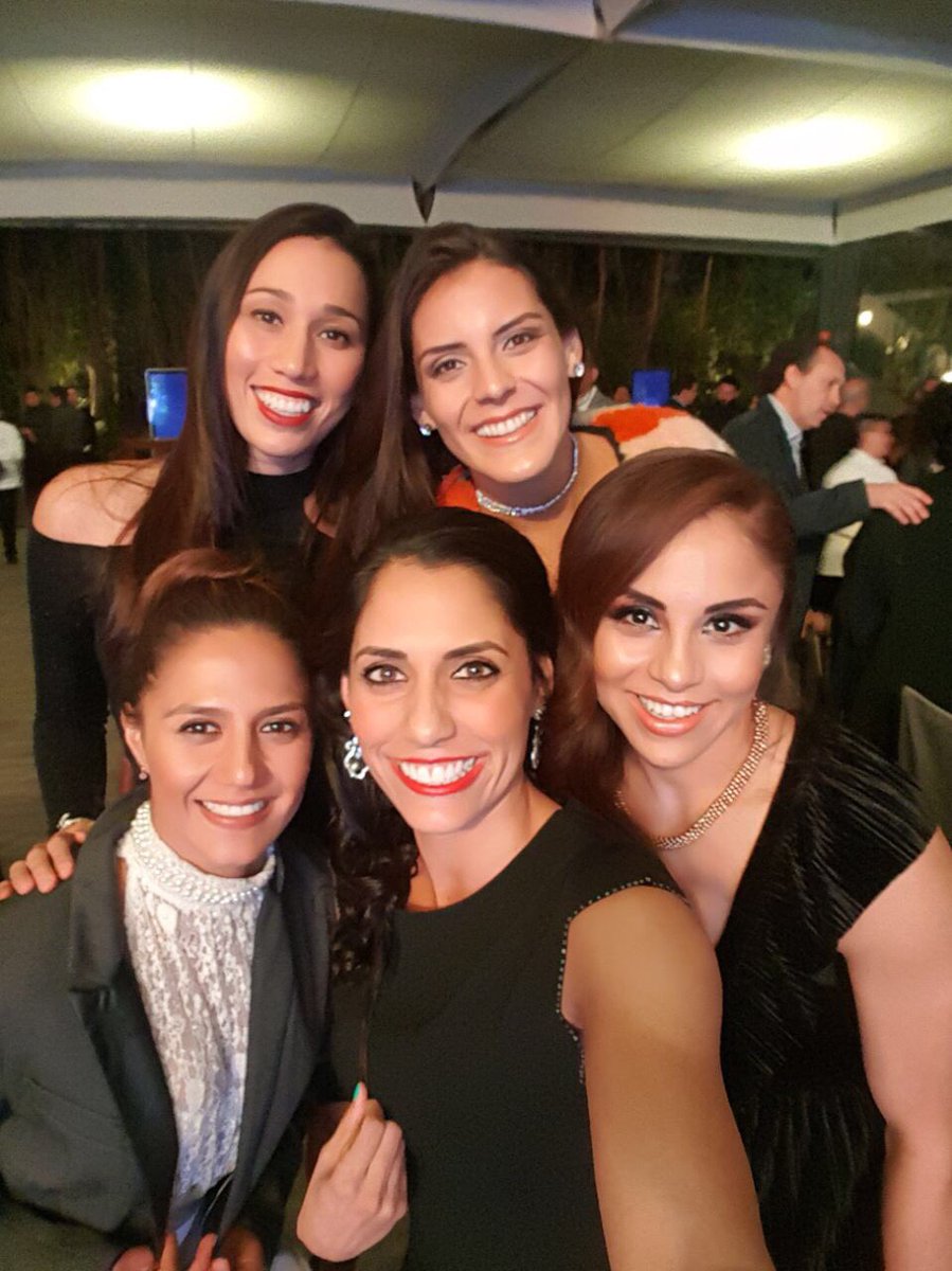 fergnzlz's tweet photo. Anoche en el evento “México Gana” a lado de puro talento mexicano! @mexdelm ♥️🇲🇽
#FundaciónTecho #girlpower #MéxicoUnido #athletes #MexiCan https://t.co/5zinffOrxl