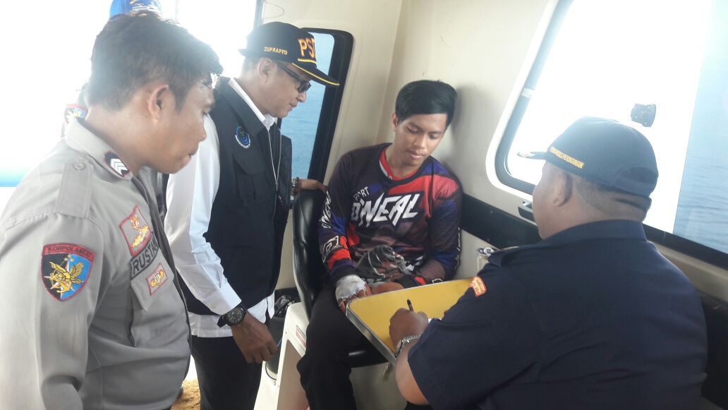 PsdkpPolman's tweet photo. Patroli Bersama POLAIR Polres Polewali Mandar dengan WILKER PSDKP Polewali Mandar.... 
@psdkp_mamuju 
@psdkp_lan5
@humaspsdkp https://t.co/GNJwA2eMO0