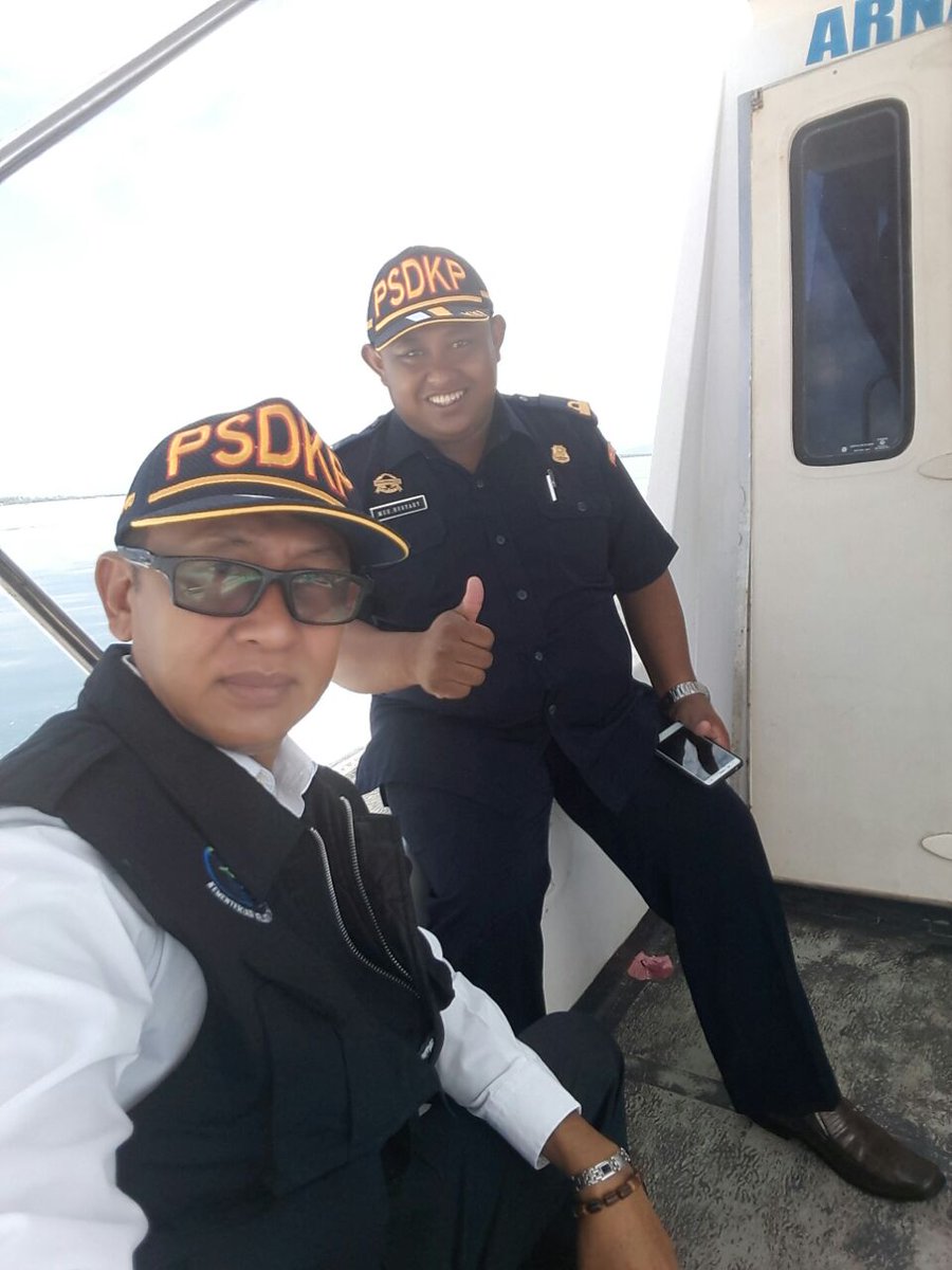 PsdkpPolman's tweet photo. Patroli Bersama POLAIR Polres Polewali Mandar dengan WILKER PSDKP Polewali Mandar.... 
@psdkp_mamuju 
@psdkp_lan5
@humaspsdkp https://t.co/GNJwA2eMO0