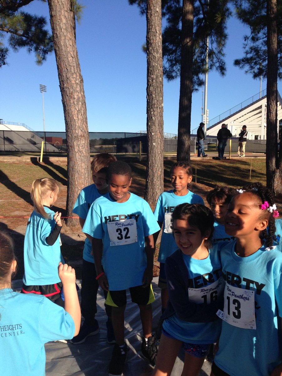 JessNMWilliams's tweet photo. Race day! #HertyHasHeart https://t.co/epgzaavGTJ