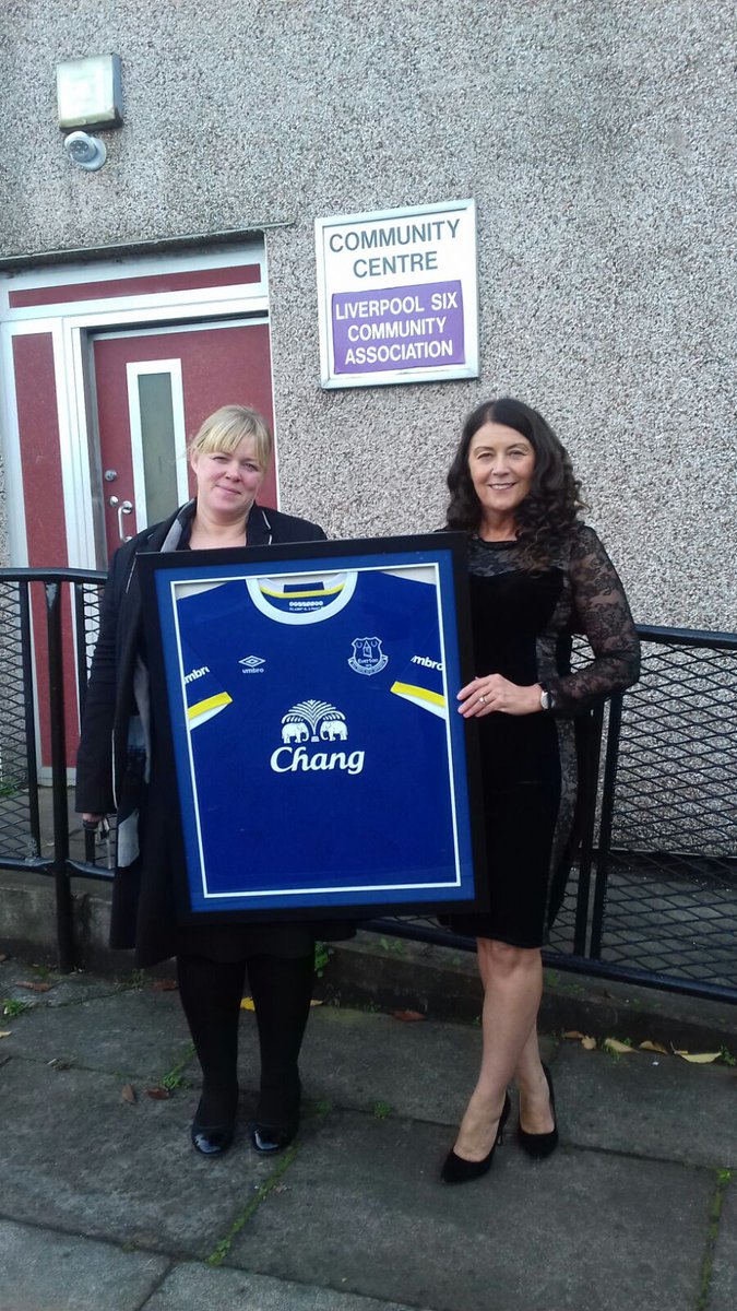 Great to meet the team at the <a href="/L6Centre/">Walton Social Sundays</a> to deliver a signed Everton shirt...<a href="/WHRegion6/">Region 6</a> <a href="/stuwright1961/">Stu Wright</a> <a href="/GerardWoodhous1/">Gerard Woodhouse</a>