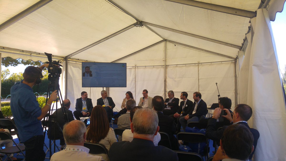 BeyNa_PalyNa's tweet photo. Mesa redonda "Radiografía del sector aéreo no tripulado:presente y futuro" en #IMPHOCUS17 @grupoalava @intaespana https://t.co/6FhnexIucl
