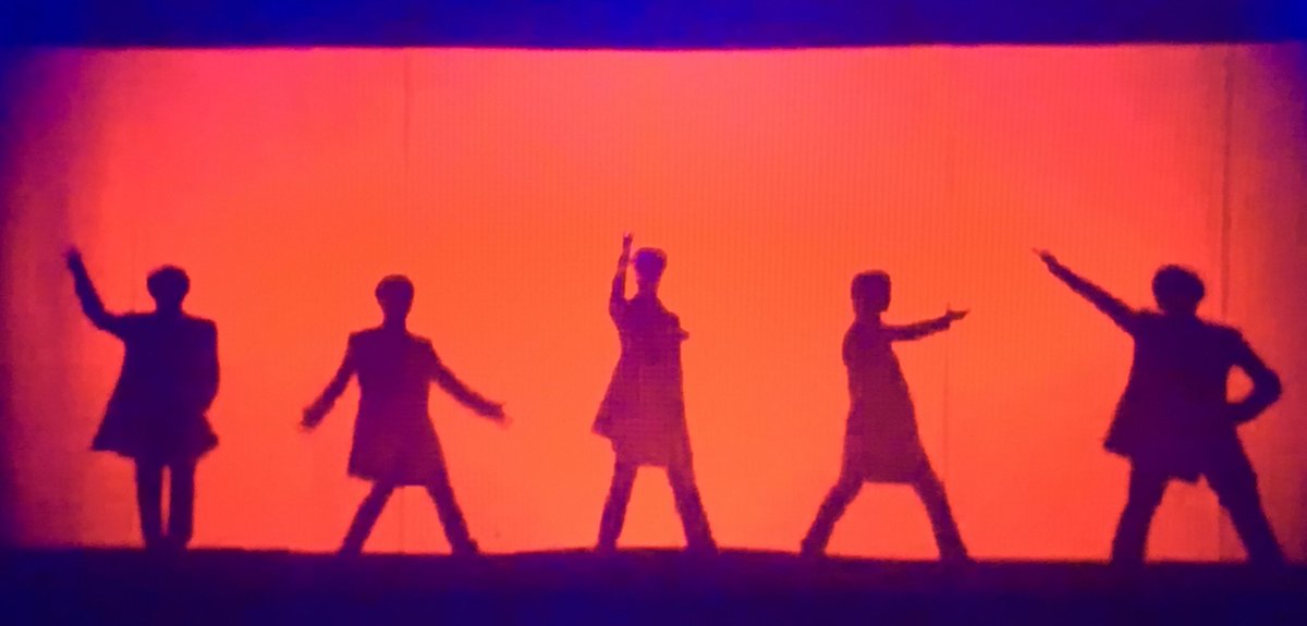 Aiai בטוויטר ジャニーさんは ジャニーズをあえてシルエット で見せる演出にした 問い合わせが殺到 人気に火がつく というストーリーがあるから余計に 幕が開けた瞬間に飛び込んでくるa B C Zのシルエット にグッときたなー ジャニーズと同じシルエット そこからwe