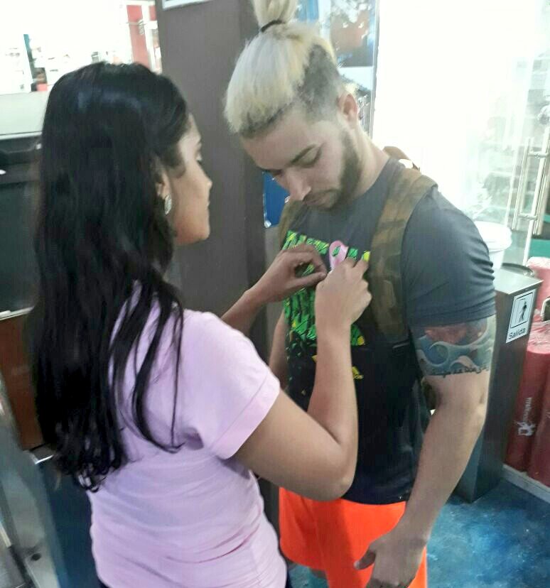 FLEXGymRD's tweet photo. Nuestro cliente @maceomusic apoyando nuestra campaña de "Sensibilización de Cáncer de Mama". #ActitudFLEX #SeFLEXible #SeriousFitness https://t.co/6afbLcROL1