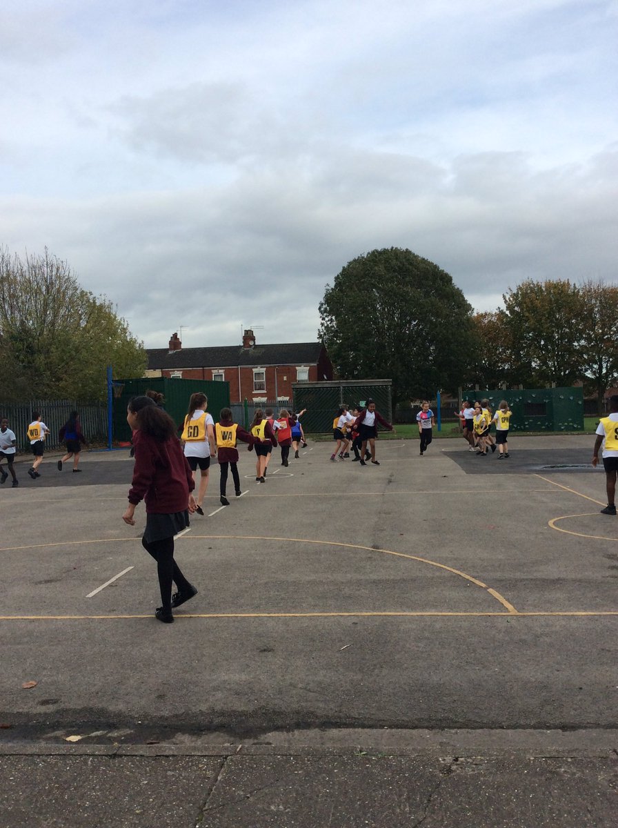 stcharleshullY5's tweet photo. Class 5 are having a great PE session with St Mary's today! https://t.co/hXXzPUhzv6