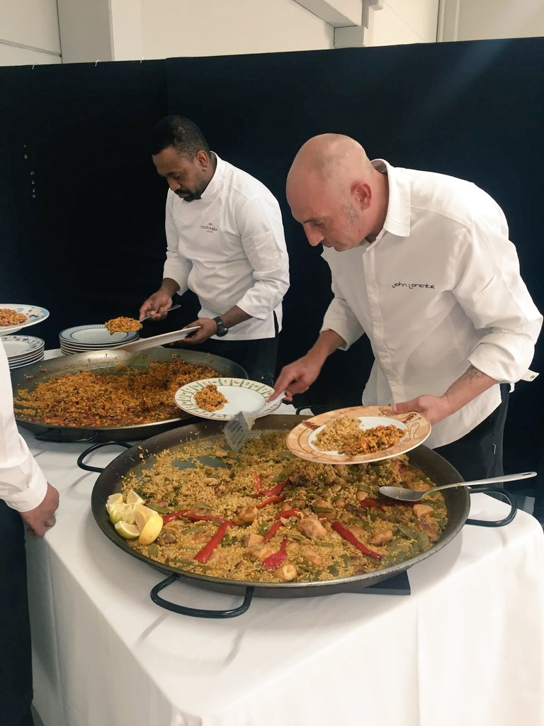 CotoneraEvents's tweet photo. Hora de la comida en la Finca Sinyent donde los Presidentes Provinciales a nivel nacional de AVA-Asaja están disfrutando nuestro catering. https://t.co/KdbmpkB9qN