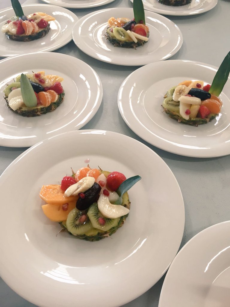 CotoneraEvents's tweet photo. Hora de la comida en la Finca Sinyent donde los Presidentes Provinciales a nivel nacional de AVA-Asaja están disfrutando nuestro catering. https://t.co/KdbmpkB9qN