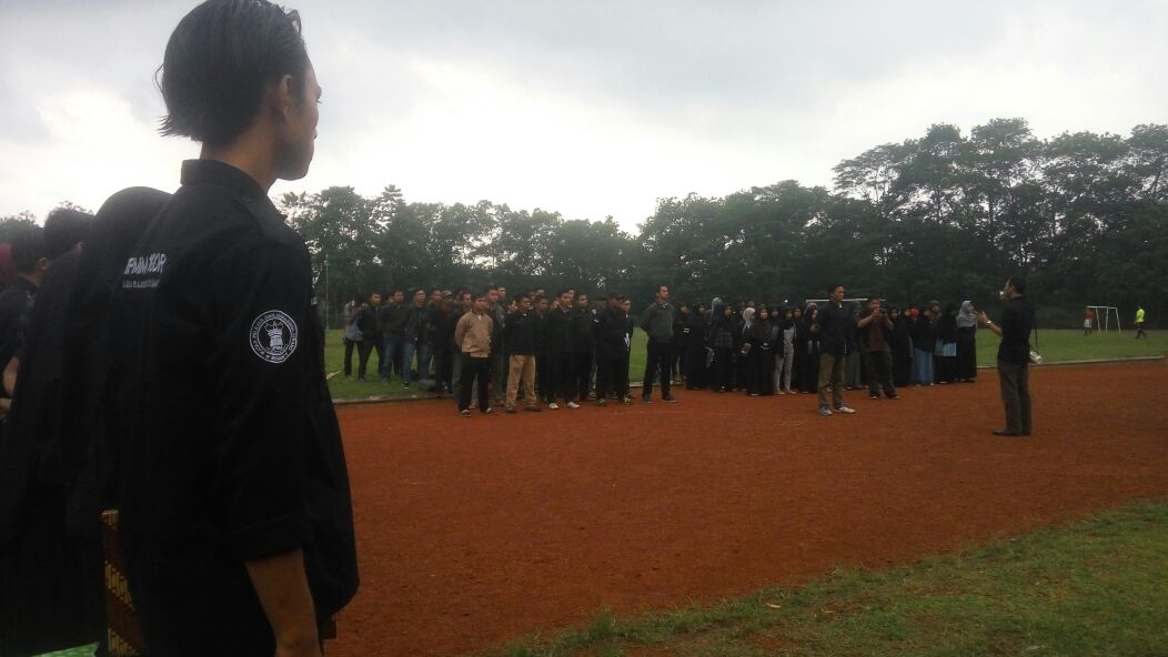 bemkmipb's tweet photo. 21.(23/10) lalu, KM IPB melakukan aksi solidaritas dengan rangkaian aksi bungkam &amp; upacara pengibaran bendera setengah tiang
#IPBJemputRekan https://t.co/JyGTK7kYqg