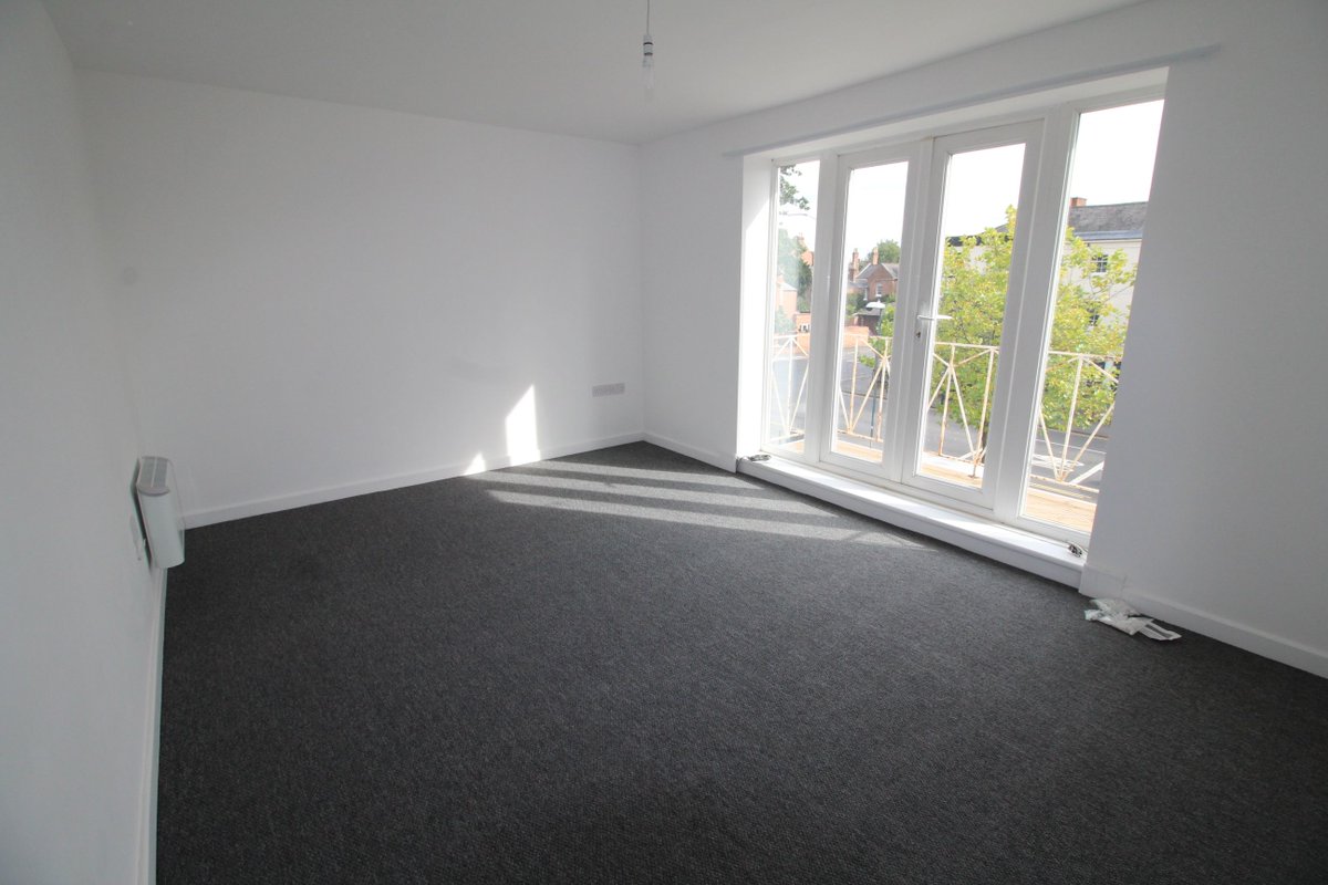studenthomesnet's tweet photo. 142 Rugby Road Leamington Spa 
- 2 Bed Student Flat 
- £450 per person 
- Newly refurbished
- Fully furnished 

01926 422 077 for viewings! https://t.co/1VATCiMQaM