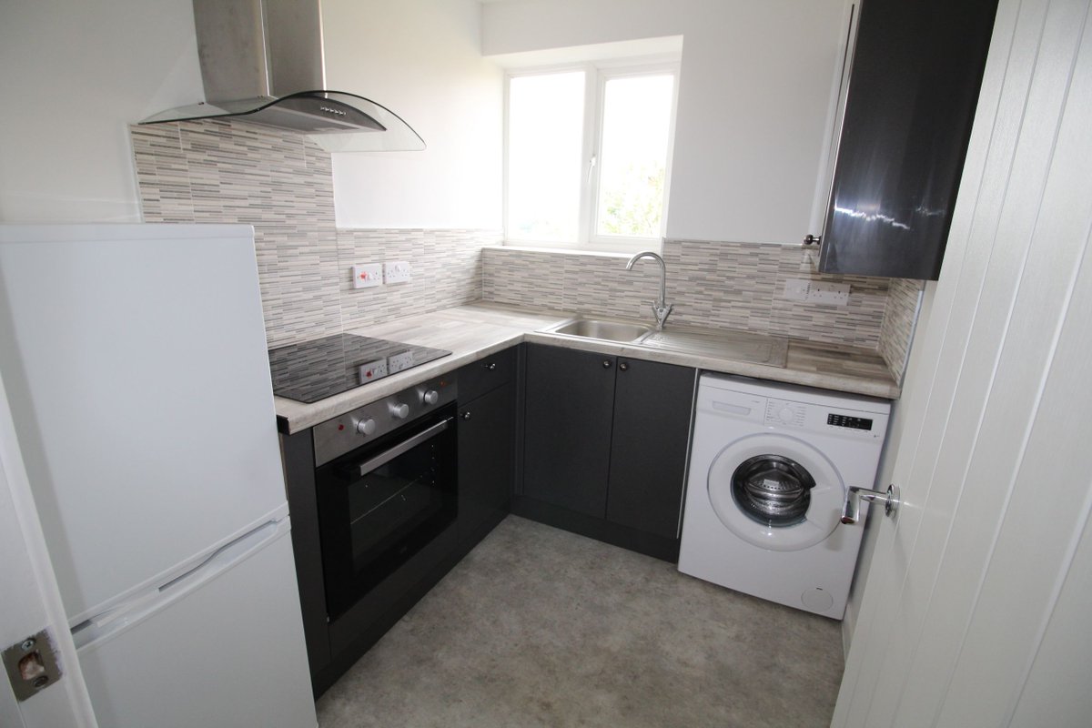 studenthomesnet's tweet photo. 142 Rugby Road Leamington Spa 
- 2 Bed Student Flat 
- £450 per person 
- Newly refurbished
- Fully furnished 

01926 422 077 for viewings! https://t.co/1VATCiMQaM