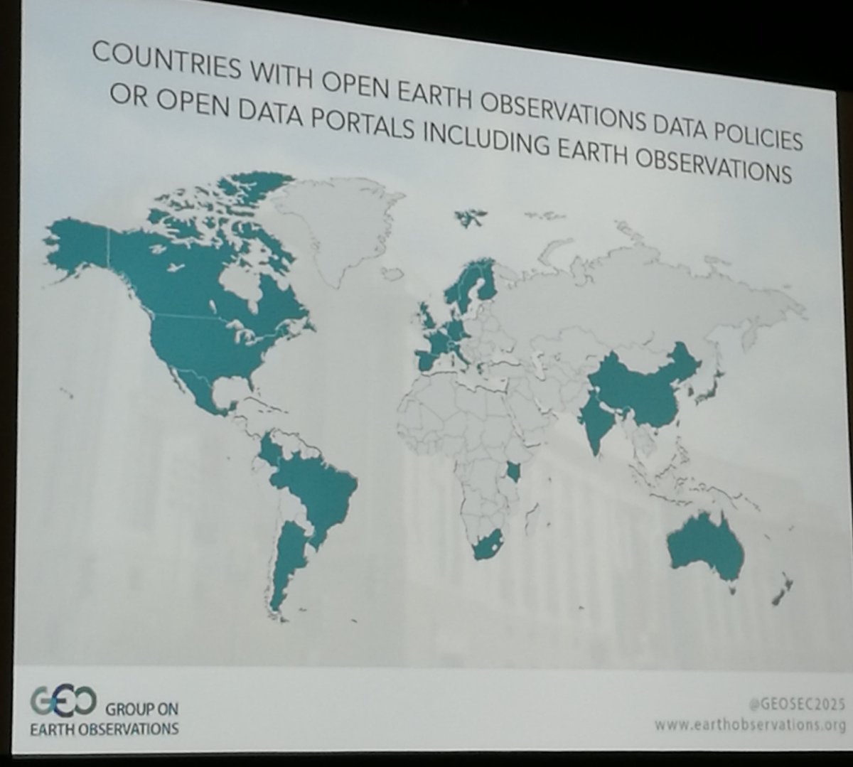 asmi_ari's tweet photo. Using closed data policies for EO data inhibits economic, social and ecological benefits. #open #access #GEOWeek17 https://t.co/EsxsN6U3du