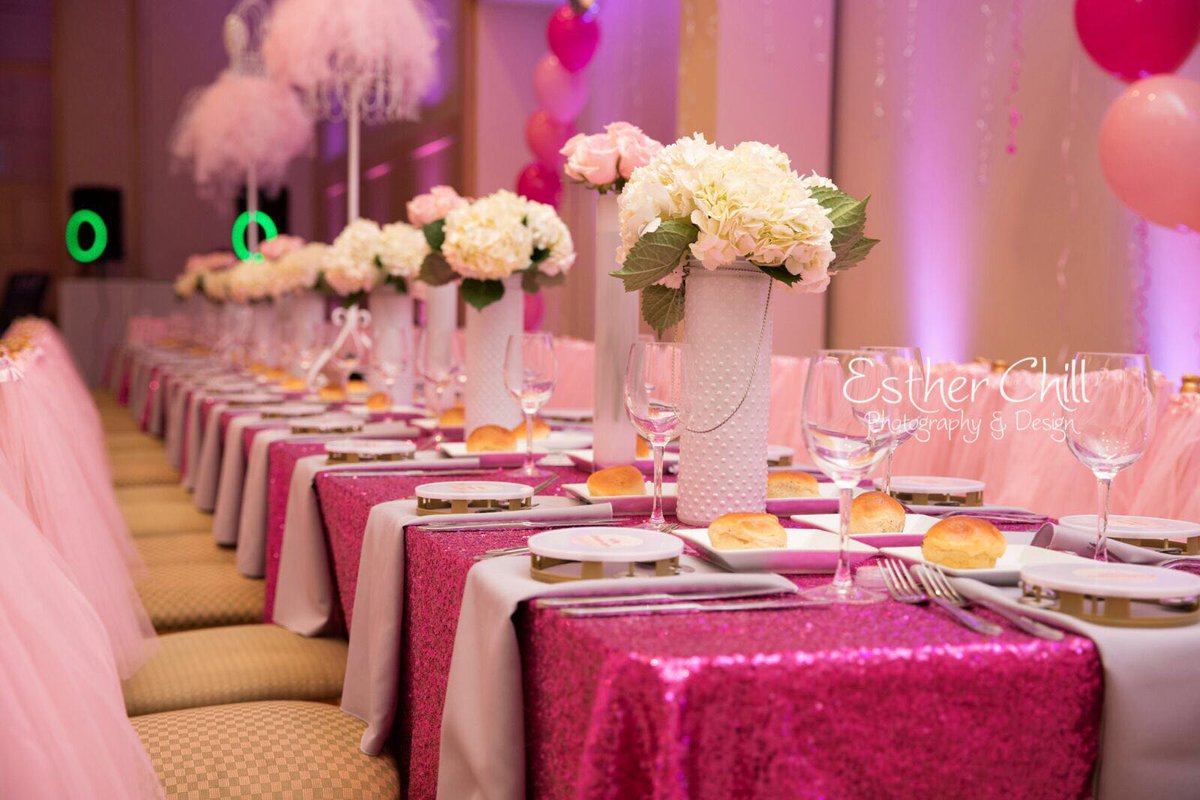 MiChicascater's tweet photo. Stunning centerpiece for bat mitzvah Flowers by Quixotic Events #floral #centerpiece #eventplanning #catering #batmitzvah #barmitzvah #party https://t.co/h9aIfi7iI8