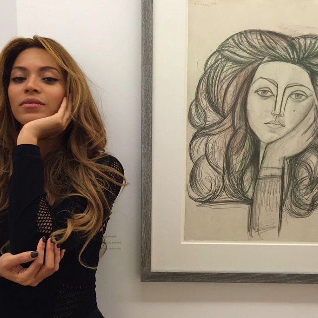 widersennse's tweet photo. Beyoncé poses with artworks. https://t.co/hvmO0znYUa