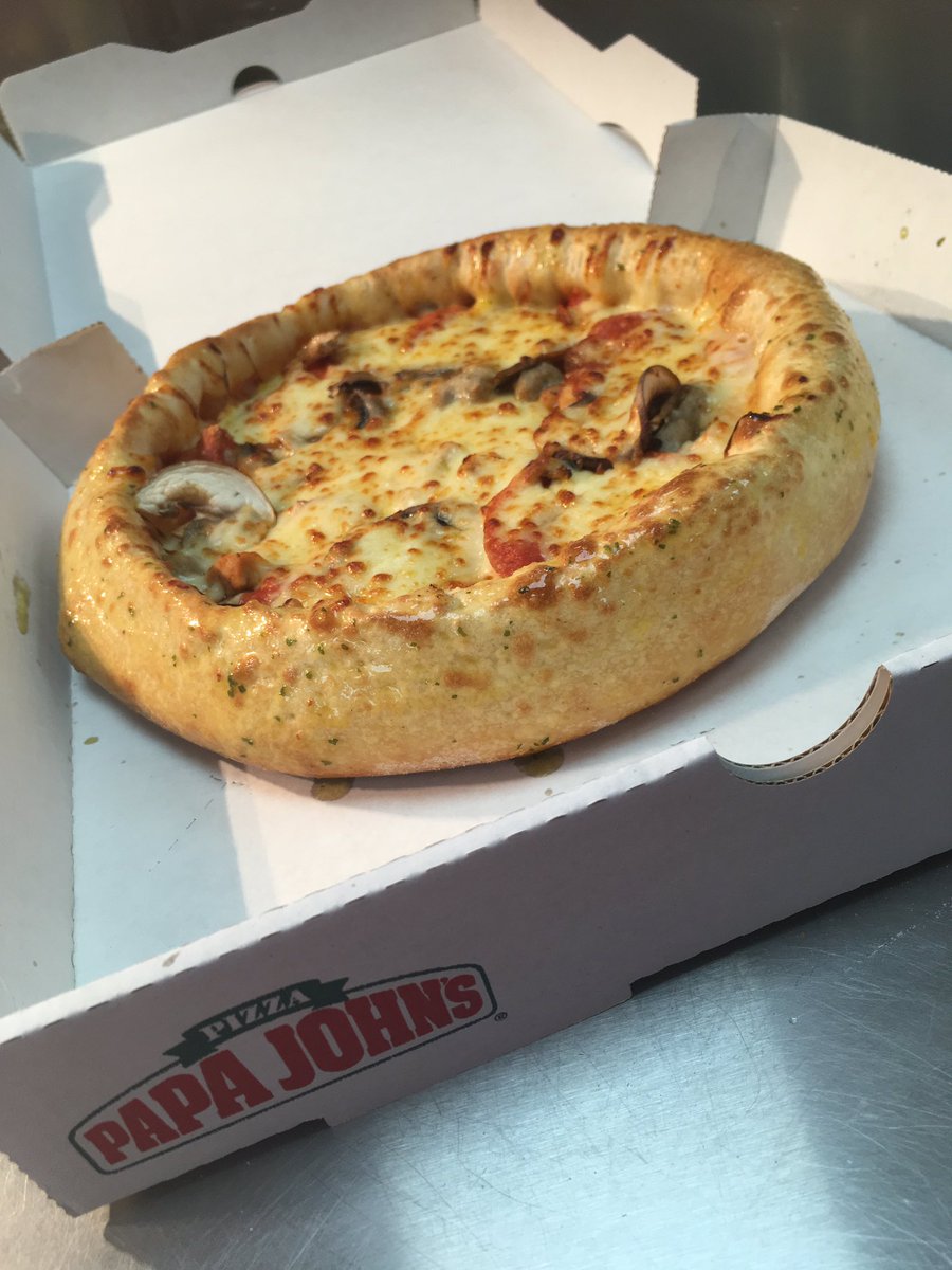 meganpbird's tweet photo. So I made a pizza-bowl! Woop taste sooo good the tomato base is in the crust so the crust has flavour and not dry! Yummmmmm https://t.co/izs5O8nZxW