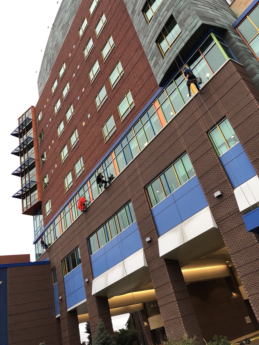 ChildrensPgh's tweet photo. Great morning with the Superhero window washers! https://t.co/CGoMz4LUEt