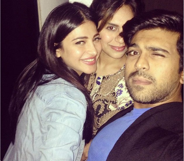YoungRamcharan's tweet photo. #DecadeOframcharanERA @Megafanist @shrutihaasan @saiswetha225 @ipravallika @SowmyaSam93 @Soujany84897075 @SirishaR55 @am_harshi https://t.co/JCSh32nB0P