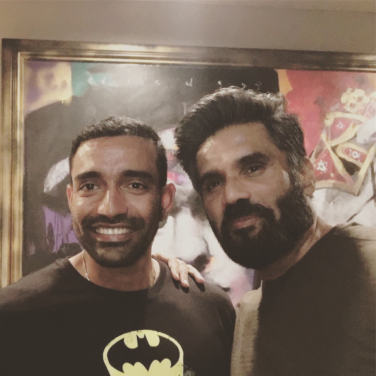 robbieuthappa's tweet photo. What an absolute pleasure meeting this fantastic gentleman! Thank you anna @SunielVShetty #inspired #simplicityatitsfinest #superfit https://t.co/grZCWo6eOZ
