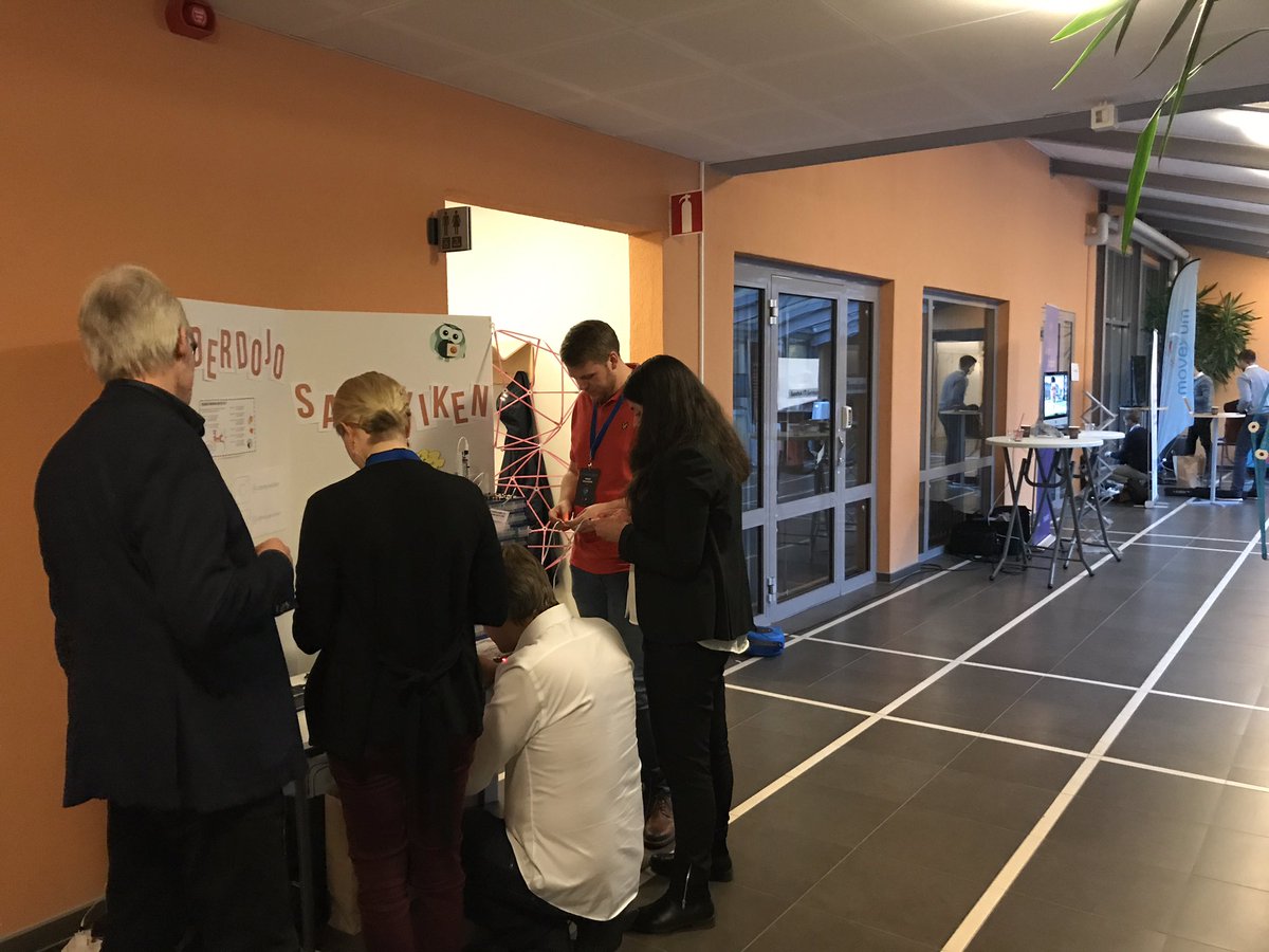 CoderDojoSviken's tweet image. När konferensen är över och det fortfarande är fullt i montern #lifeofacoderdojo #itforum2017 @TeamFindIT