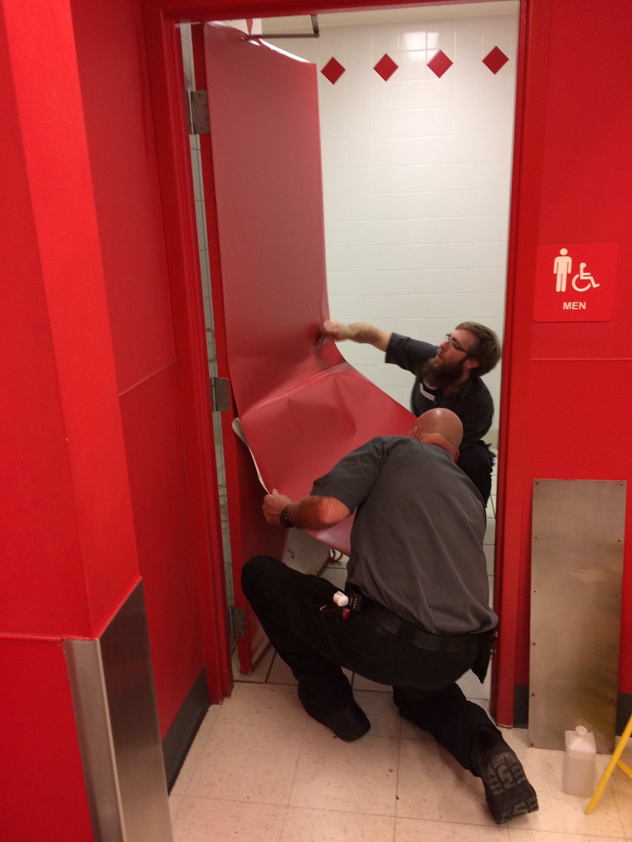 Teamwork at T1804 University. #TeamworkMakesTheDreamwork #RestroomBrand #3M @cat10jill <a href="/Johnson1Bill/">BillJohnson1!</a> <a href="/stu_towne/">Stu towne</a>