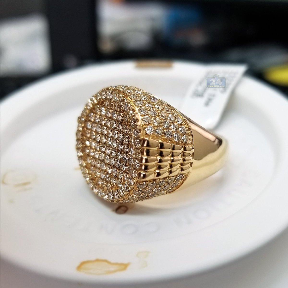 24diamonds's tweet photo. Morning, coffee, jewelry, work #goodmorning #goodvibes #diamondjewelry #ring #diamond #diamondring #mensring #gold #goldring #office #nyc https://t.co/25EOno3tVJ