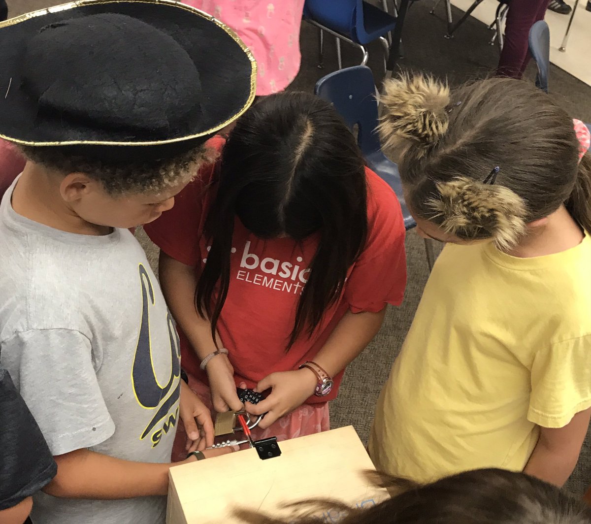 feistyfourth's tweet photo. Collaboration, critical thinking, creativity, communication #PAUSDSTEAM #breakoutedu https://t.co/EScq8GYmV8