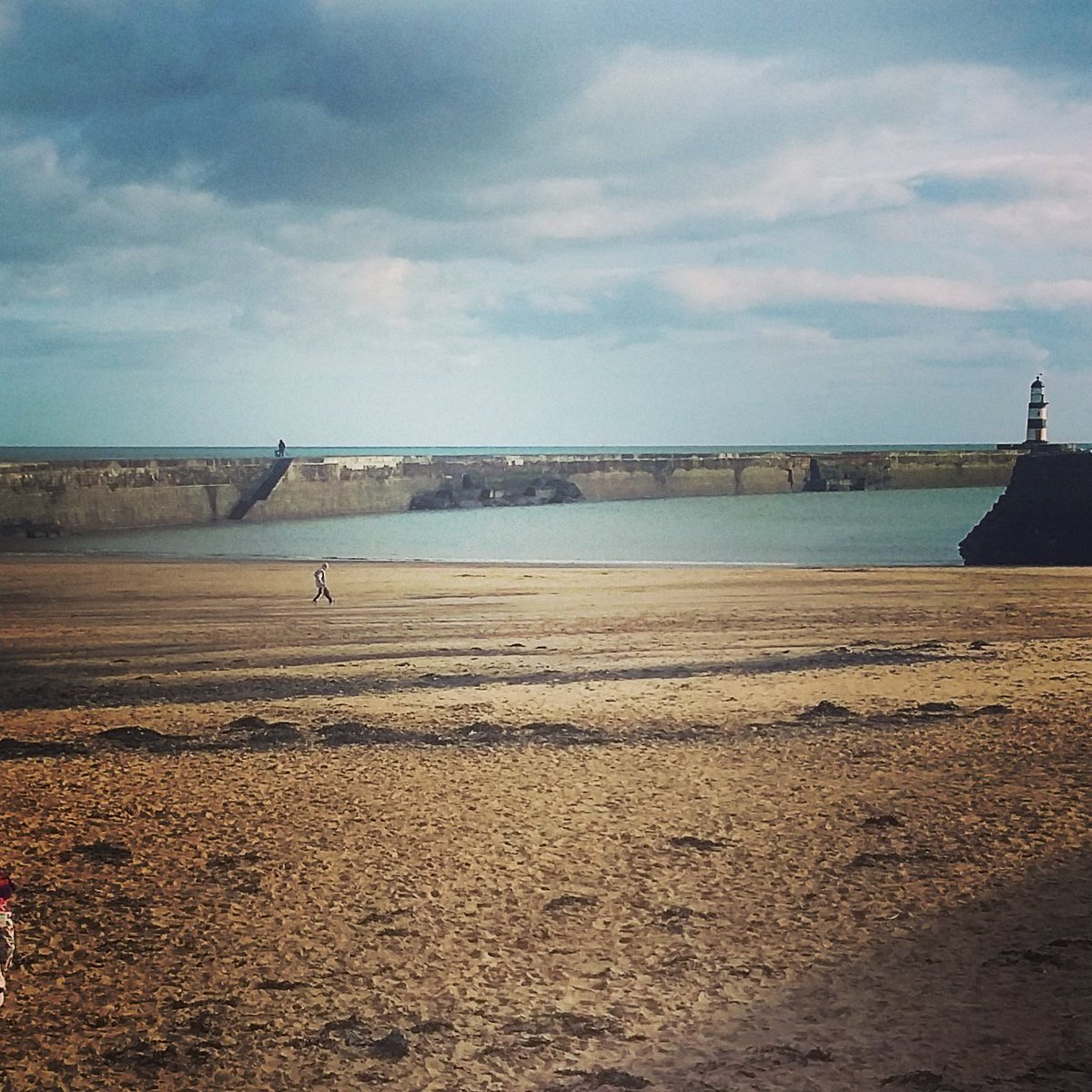 SammyMad's tweet photo. Not very autumnal out there today. Wouldn't think it was the end of October!! 
Seaham Slope Beach 😎 https://t.co/2PYzzFbuvS