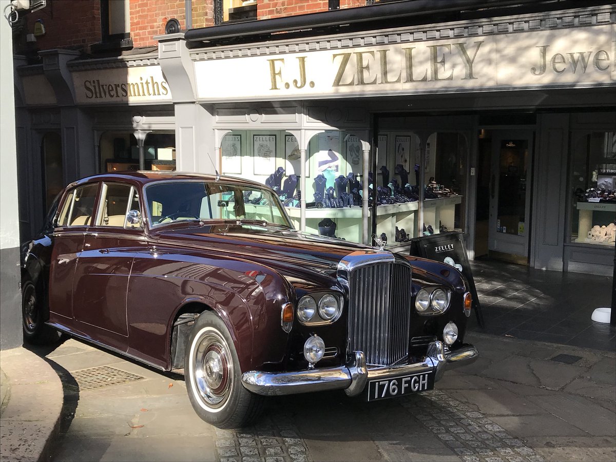 GeorginaWood1's tweet photo. A lovely day for another photo shoot with @ZelleyJewellers today, these two looked fab in the #autumn #sunshine! #pawood #zelley #jewellers https://t.co/zdyiBFjDB2