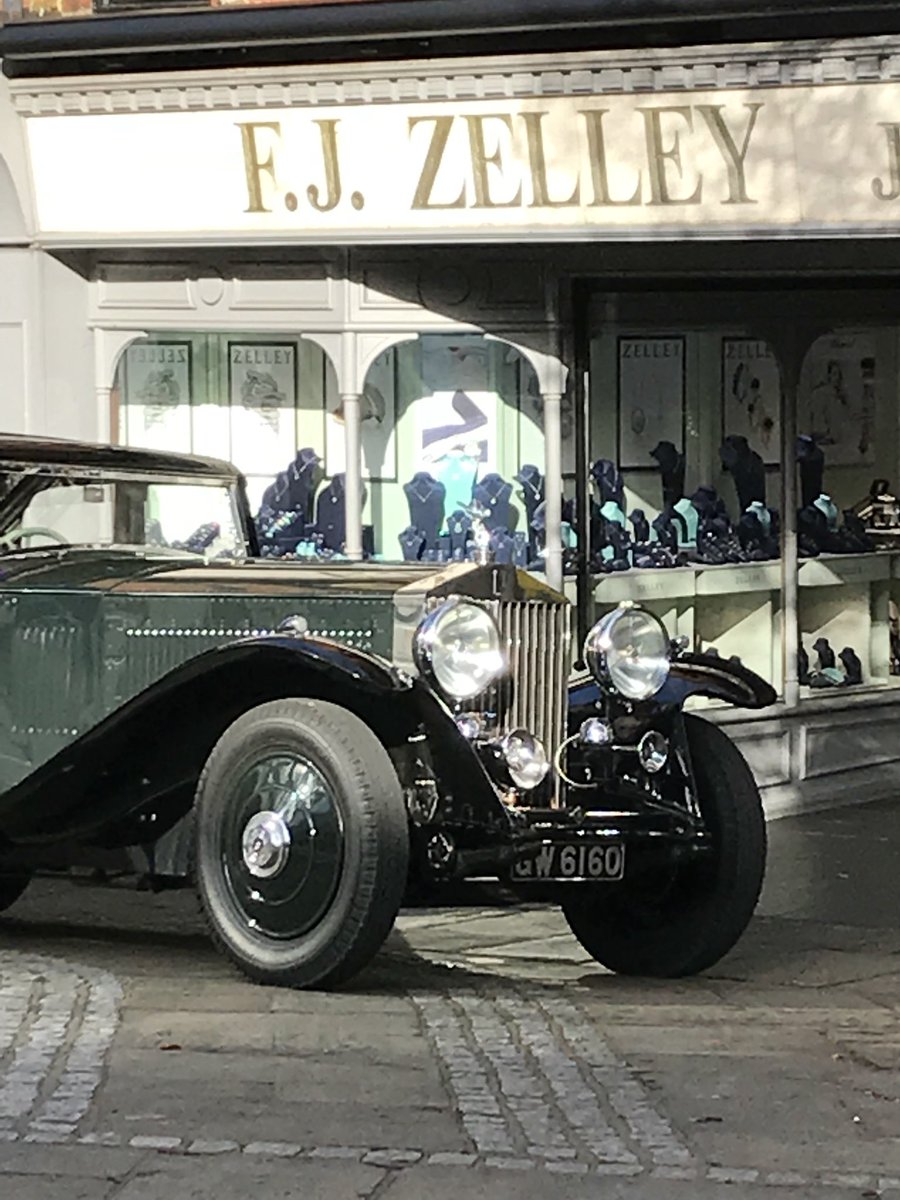 GeorginaWood1's tweet photo. A lovely day for another photo shoot with @ZelleyJewellers today, these two looked fab in the #autumn #sunshine! #pawood #zelley #jewellers https://t.co/zdyiBFjDB2