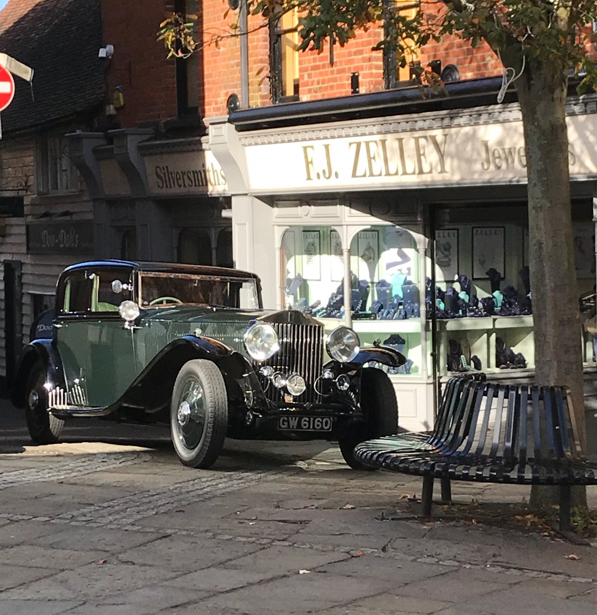 GeorginaWood1's tweet photo. A lovely day for another photo shoot with @ZelleyJewellers today, these two looked fab in the #autumn #sunshine! #pawood #zelley #jewellers https://t.co/zdyiBFjDB2
