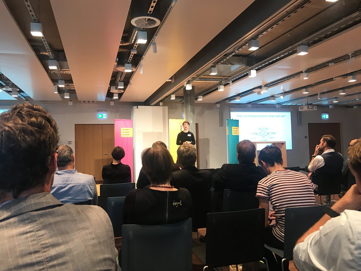 konzeptplus's tweet photo. Letzte Key Note am #Connecta2017 mit Marta Kwiatkowski Schenk. Blick in die Zukunft. https://t.co/60624KDfP3