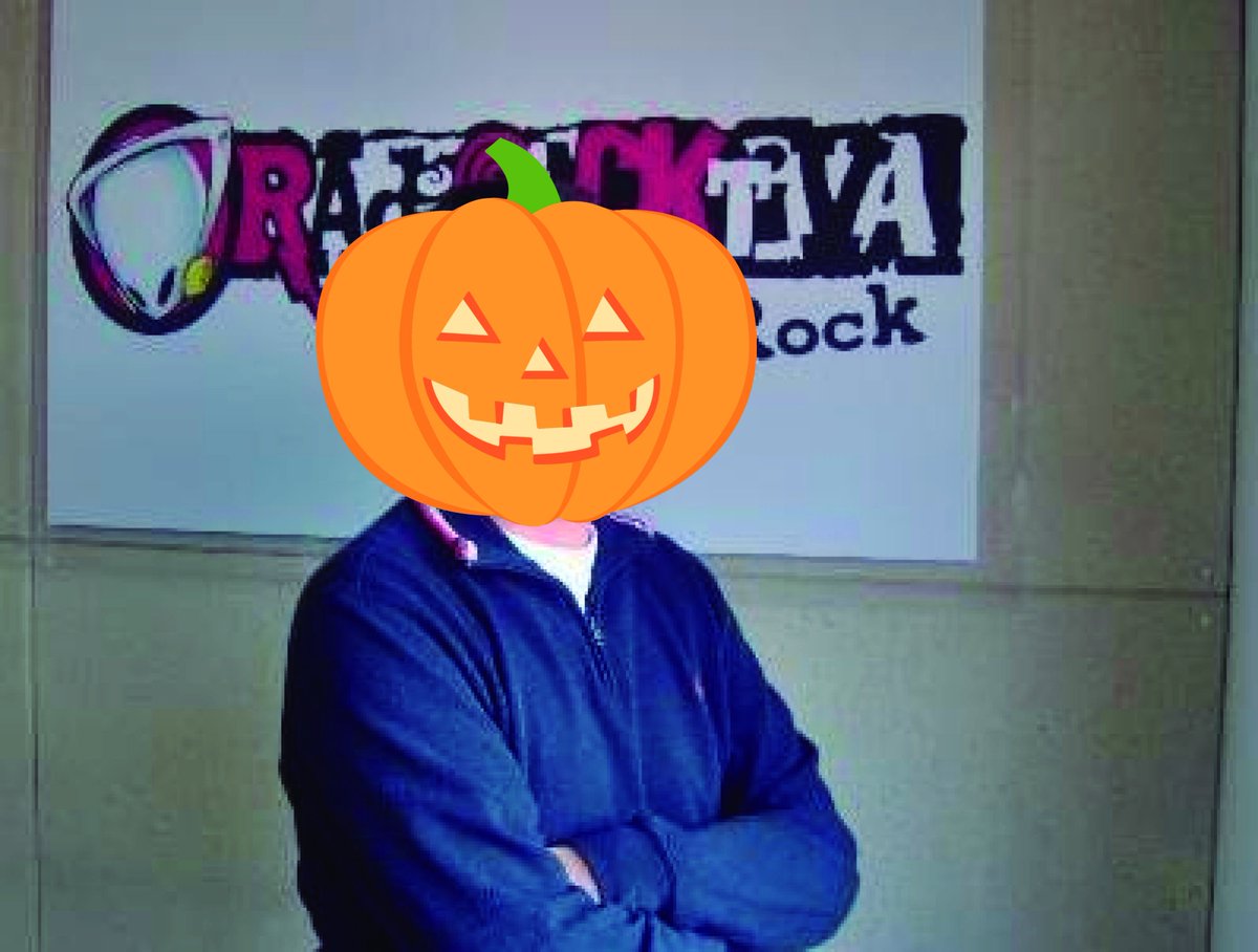 Jenhock26's tweet photo. @Radioacktiva_ @helloweenorg #modohelloweenenradioacktiva @Radioacktiva_ @gacelacardona tu con cabeza calabaza!!! una boletica!! https://t.co/2tuUurkl34