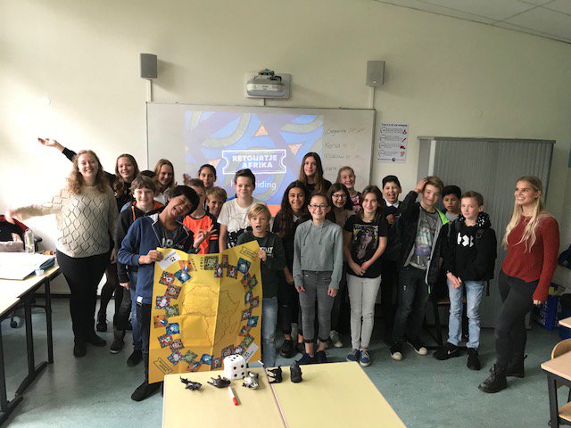 Onze eerste klassen krijgen informatie over Going global. Ons goede doel. #edukans