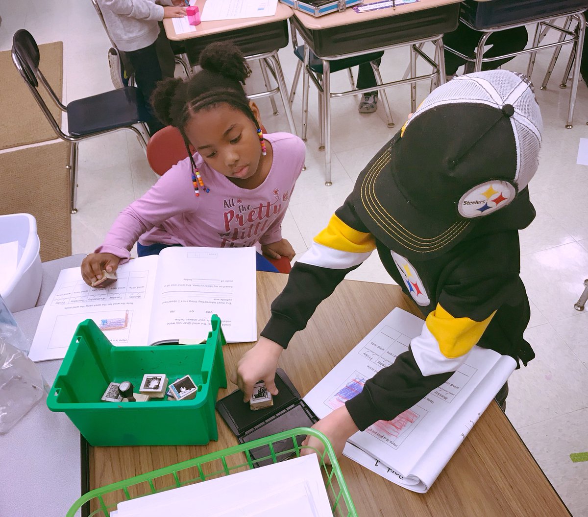 kmirtQV20's tweet photo. We are using the weather stamps to record today’s weather in our science notebook. #ASSETscience #futuremeterologists https://t.co/8RTIhKO5li