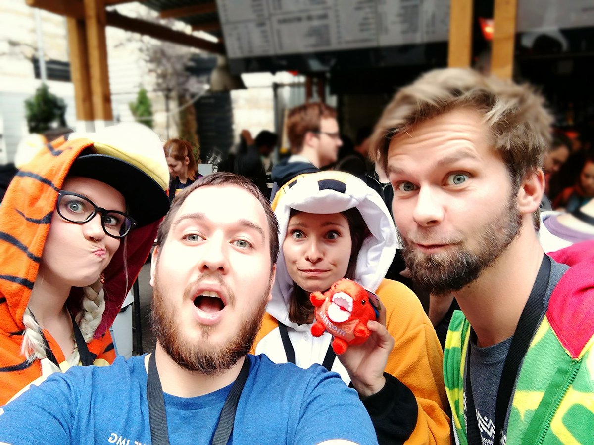 rudy_waltz's tweet photo. #dinoselfi #cssconfbp17 #mozhacks https://t.co/TOYl7Y7Jah