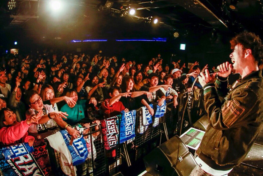 RAY_SINGER's tweet photo. サンホールでの
「レイシング」発売記念
BAND LONG LIVE無事に終了しました！めっっっ��ゃ楽しかった！BANDはやっぱりいいね！
来てくれたお客さん、関係者の皆さんほんまにありがとうございました！
これからもRAY wid efree band
よろしくお願いします！ https://t.co/gUaucfVkJs
