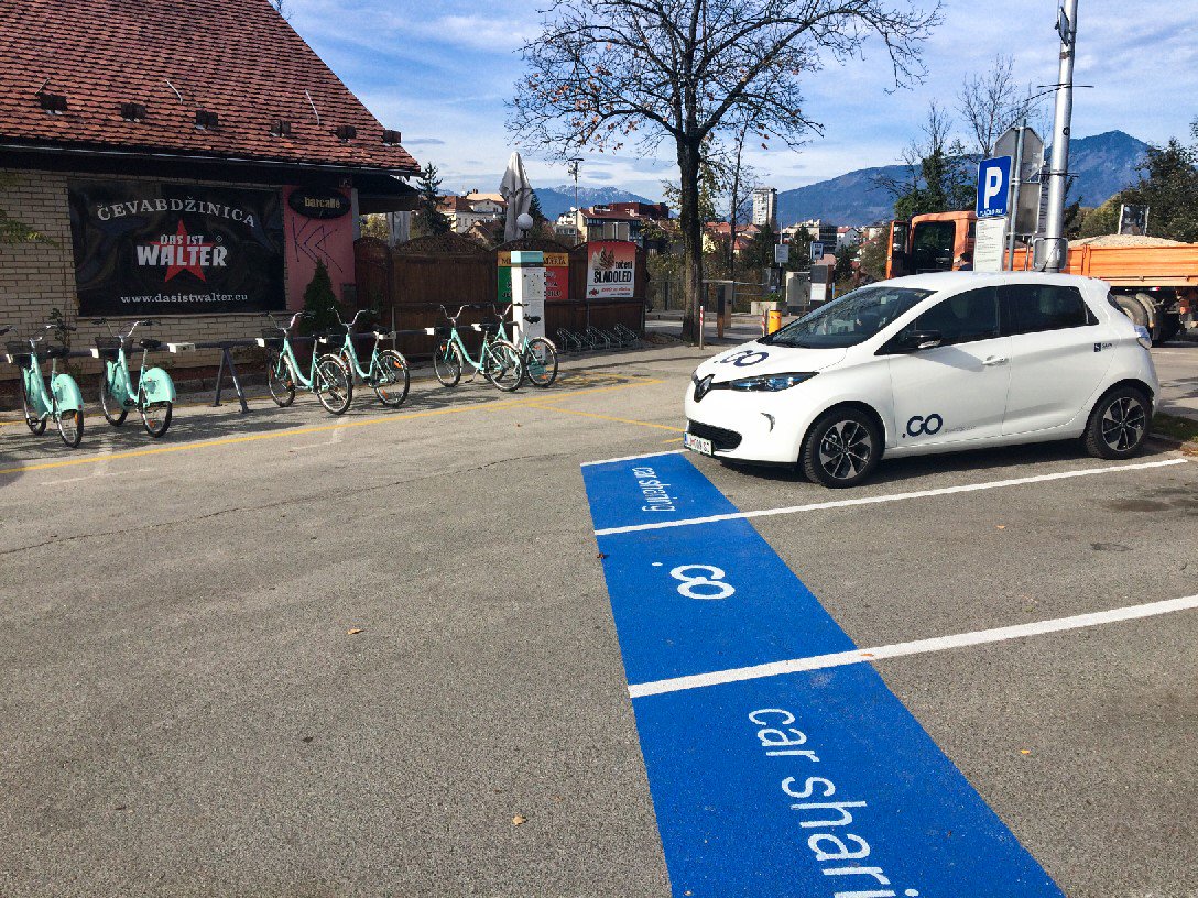 Pravkar smo odprli tretjo lokacijo za električna vozila souporabe v Kranju. Nahaja se na parkirišču "pri Čebelici". #avant2go #novamobilnost