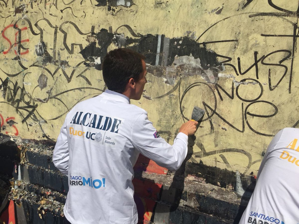 Muni_Stgo's tweet photo. Se realiza inauguración del programa "Santiago Barrio Mío"  con la recuperación de la fachada de la Escuela República del Ecuador https://t.co/5gekHnb4iR