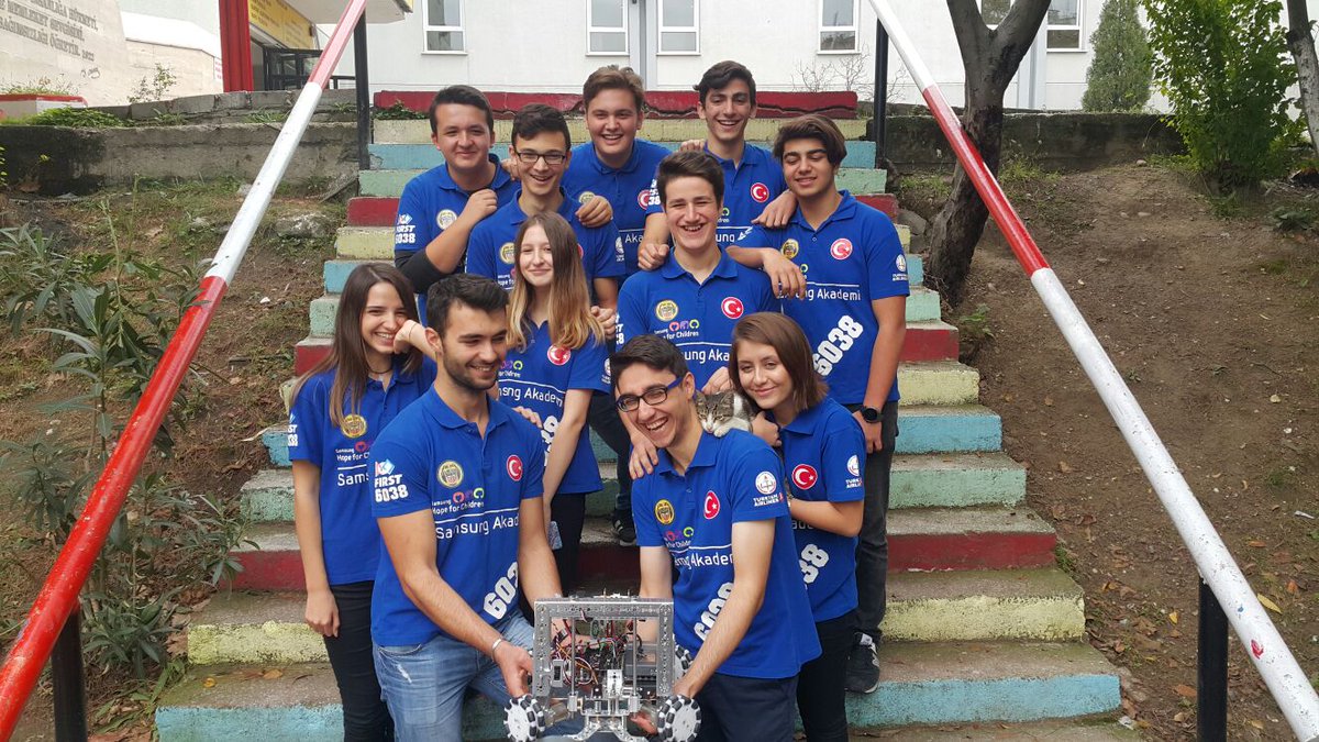Team6038's tweet photo. Our team loves cats 😻 #team6038 #itobot6038 #fikretyukselfoundation #frc #first #samsung #firstinspires @serkangur_eyup @ibrahimcaglar1 https://t.co/SCULul96Al