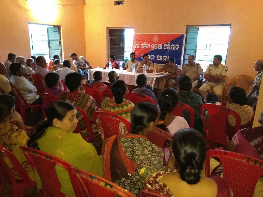 SpSambalpur's tweet photo. Jana Maitri Surakshya Abhiyan held at #Kankhinda G.P under #SasonPS. https://t.co/KTRR4S4YqC
