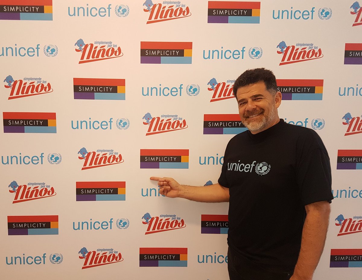 SimplicityArg's tweet image. Presentando la campaña #SimplementePorLosNiños con @UNICEFargentina y @Julyweich para la construcción de maternidades de bebés prematuros.