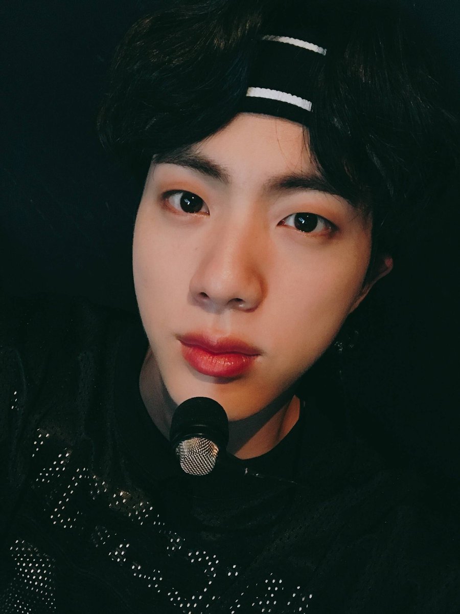 micidrop's tweet photo. imagine being this handsome https://t.co/nvBnCUAK3g