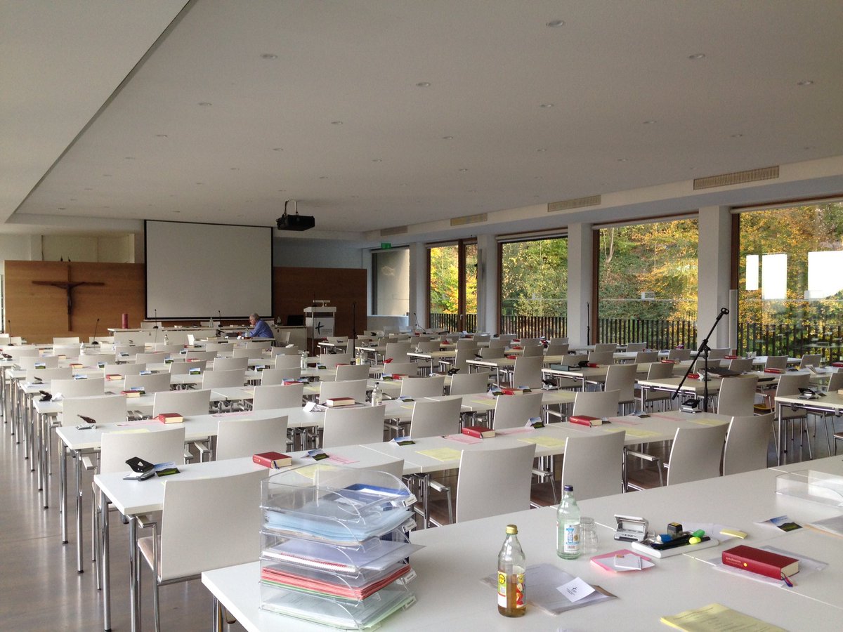 Die Ruhe vor dem...
Bald beginnt die 2. Plenarsitzung der Herbstsynode.