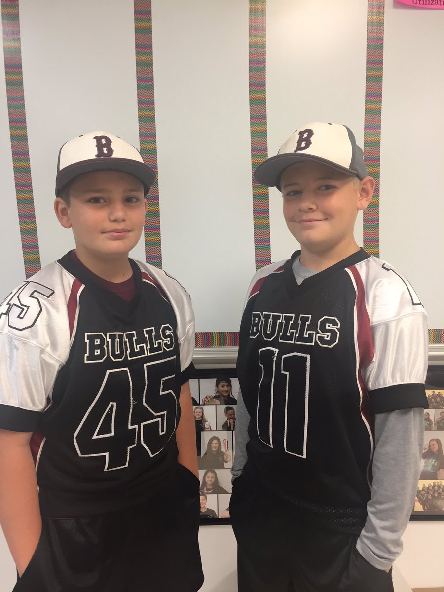 BISD_LINC's tweet photo. Twinning at @BridgeportMS. Friends don't let friends do drugs. #WhyBISD #redribbonweek2017 https://t.co/QSrNBLNasO
