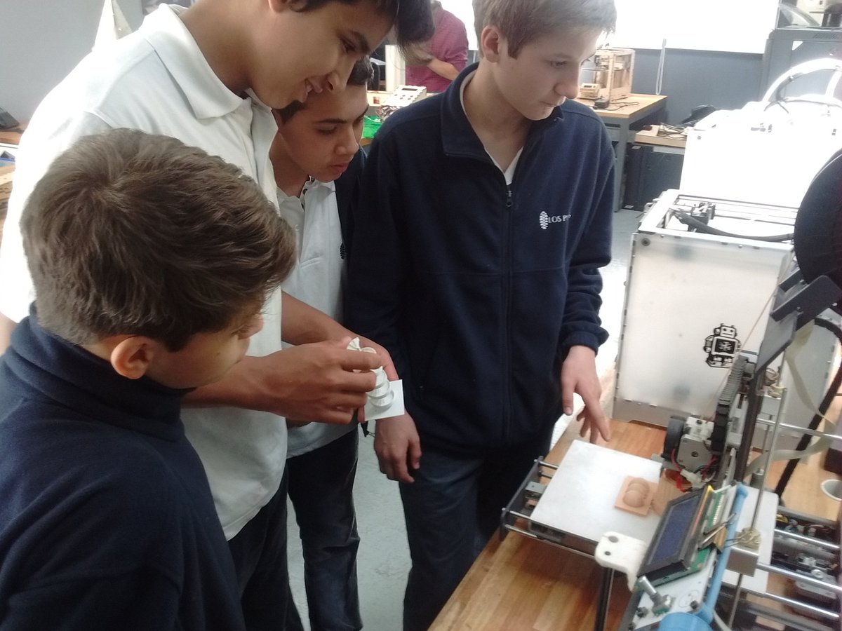 @SinergiaTech @FLL_Uruguay <a href="/zanaines/">Ana Inés</a> <a href="/pinosfundacion/">Fundación Los Pinos</a> Equipo Fll visitando SinergiaTech. Ideando el cambio. #CasavalleConstruyeFuturo