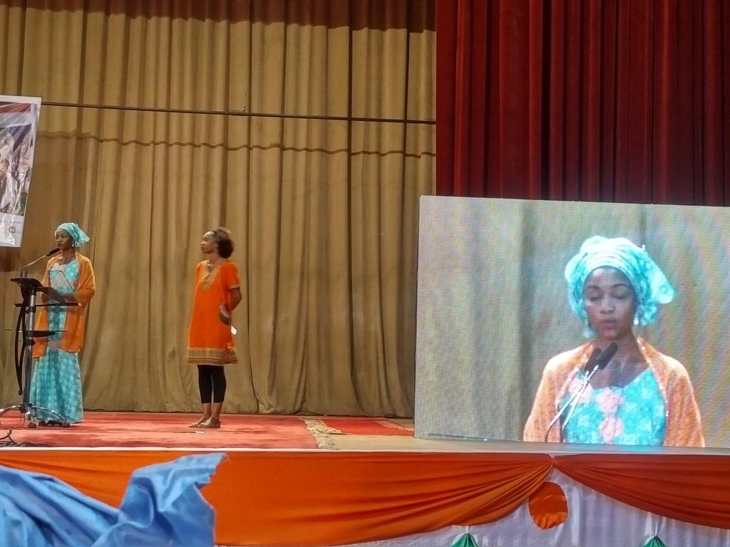 mamiekb's tweet photo. Opening #FONAF2017  "vous n'avez pas besoin de beaucoup pour commencer. Débutez avec le peu que vous avez. C'est le 1er pas qui compte" https://t.co/eZLqDbVIzP