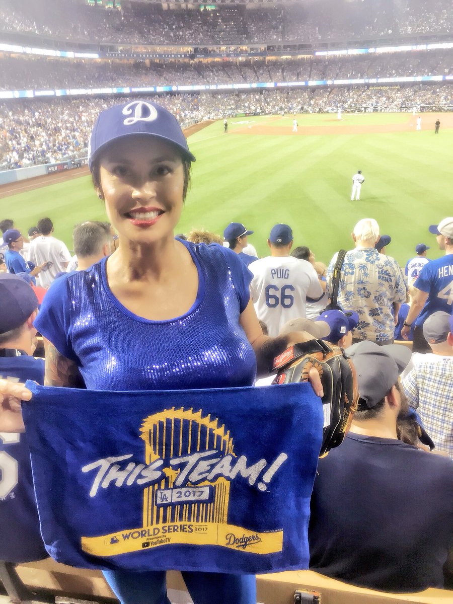 I still can’t believe I was at the World Series! Hot AF😅🔥
#thisteam